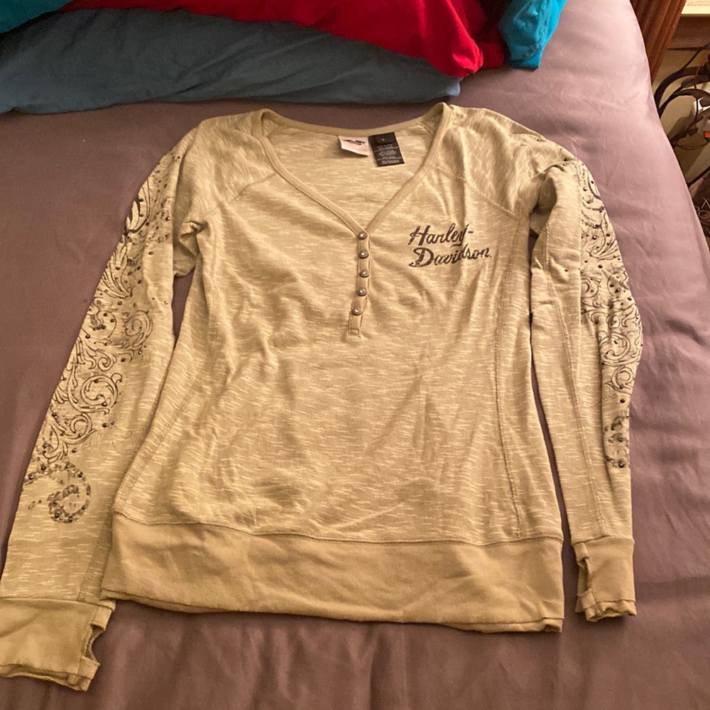 Long sleeve green Harley Davidson shirt with thumb holes size large